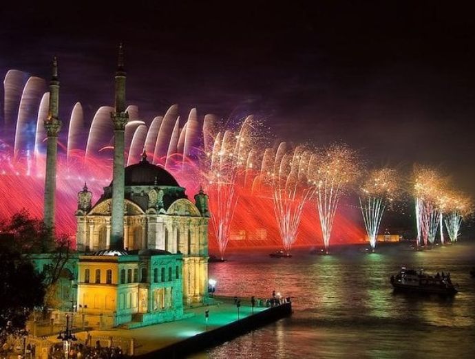 Fiesta de Año Nuevo por 2024 en Bósforo